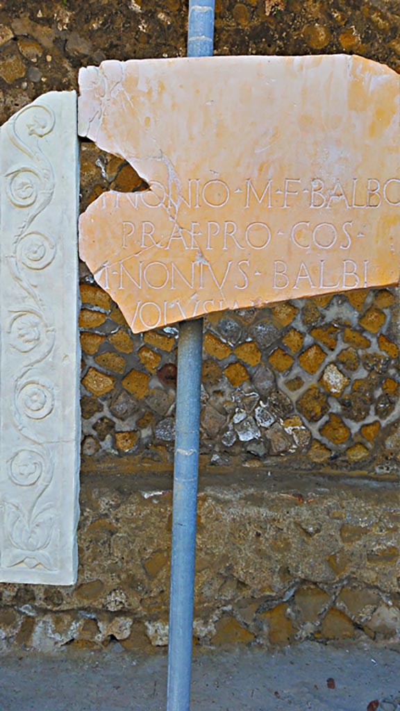 Herculaneum, photo taken between October 2014 and November 2019.
Inscription below statue of Marcus Nonius Balbus. Photo courtesy of Giuseppe Ciaramella.